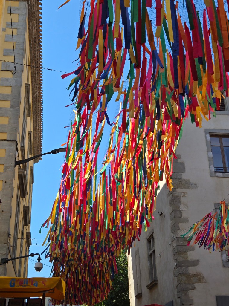 Ribbons above the streets of Carcassonne